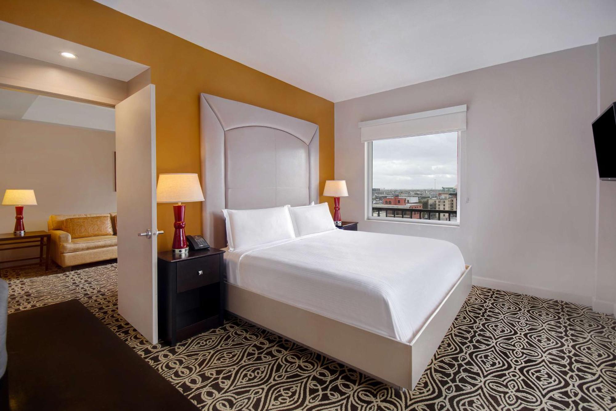 The Sam Houston Hotel, Curio Collection By Hilton Exterior photo